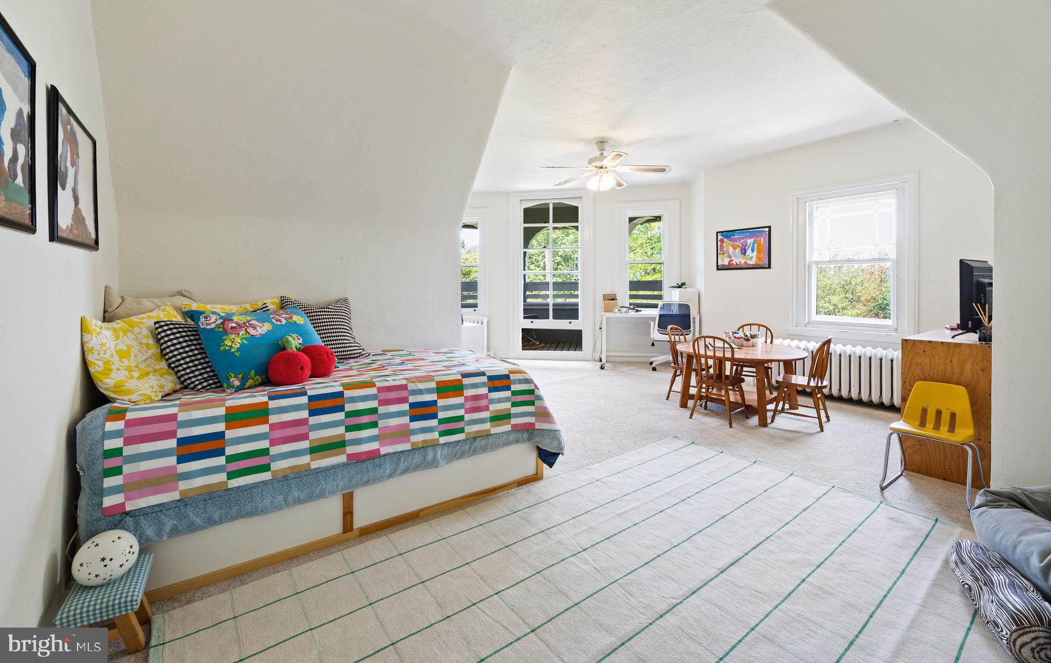 246 W EVERGREEN AVENUE