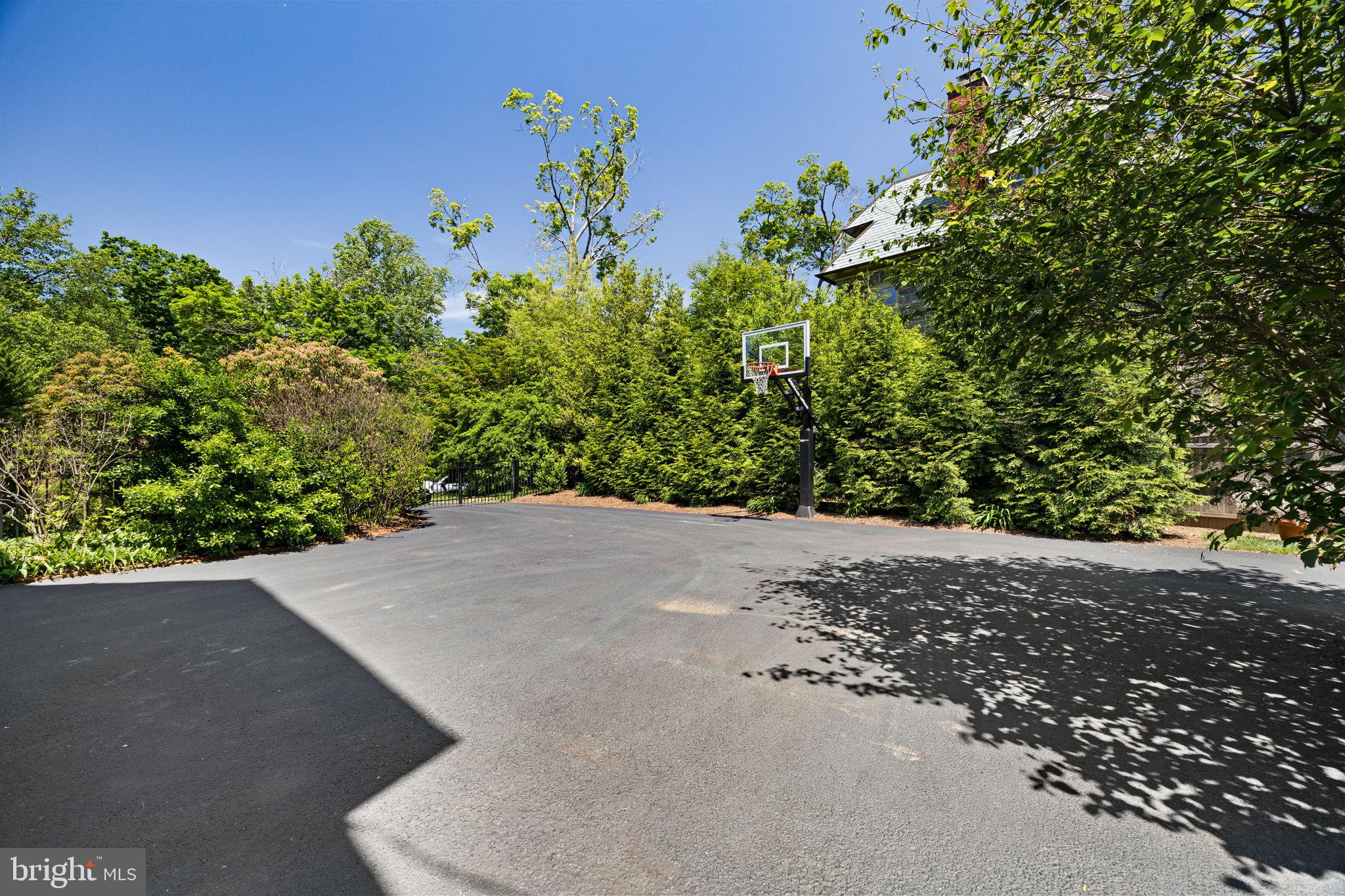 246 W EVERGREEN AVENUE