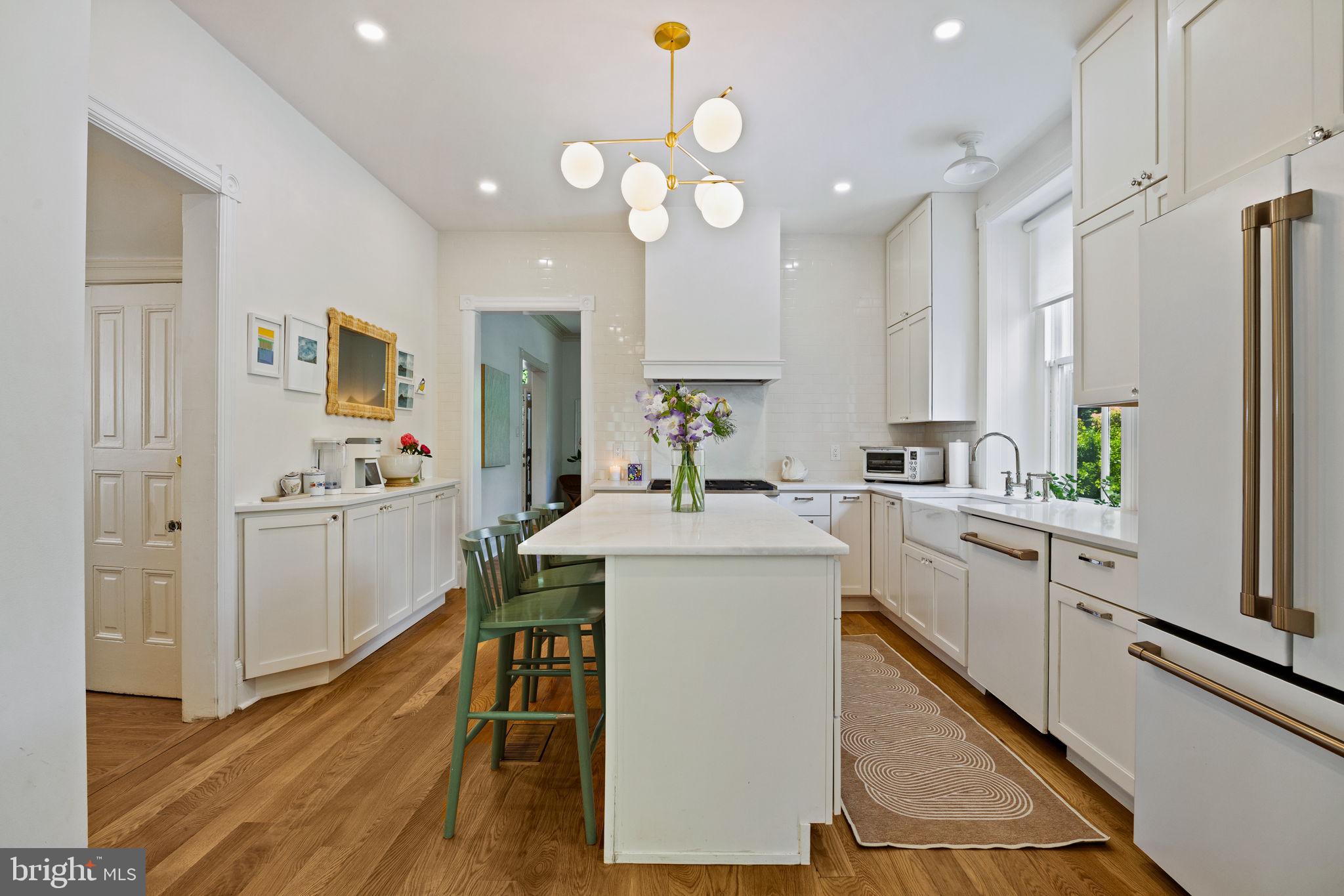 246 W EVERGREEN AVENUE