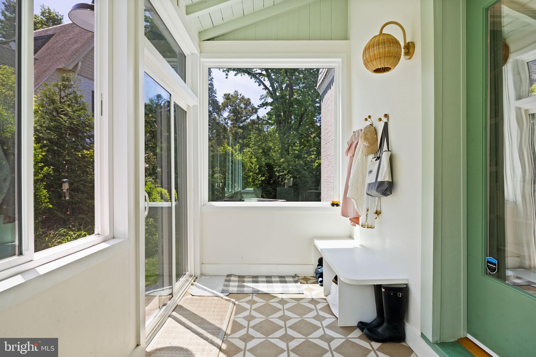 246 W EVERGREEN AVENUE