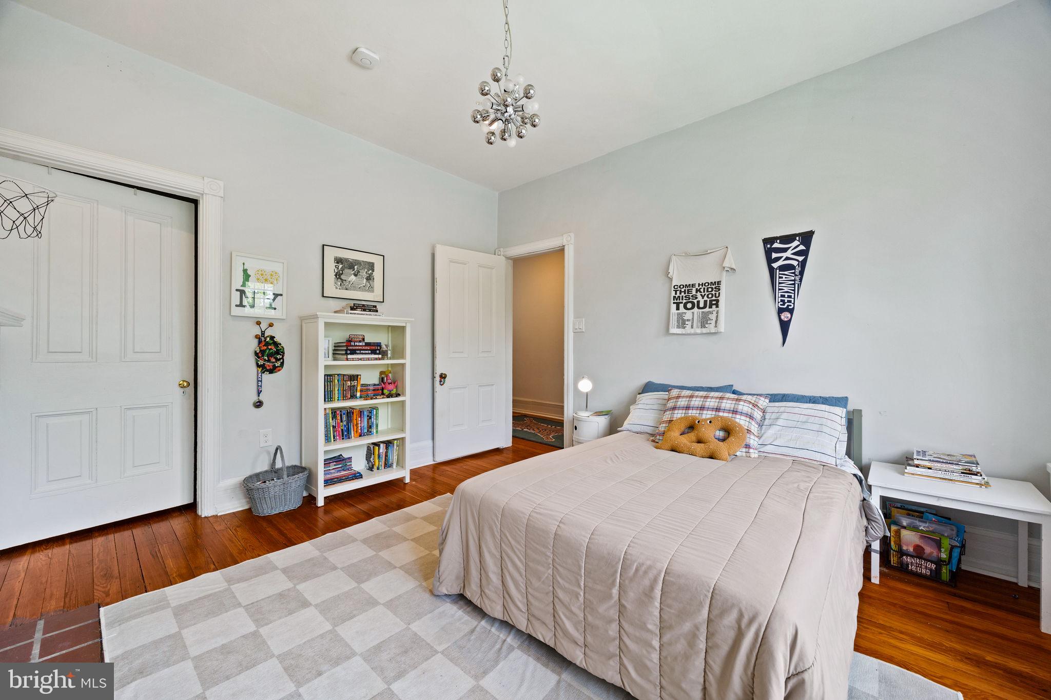 246 W EVERGREEN AVENUE