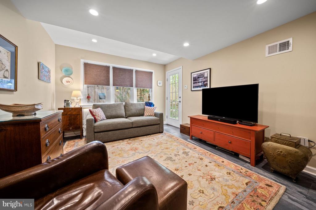 121 Hilltop Rd