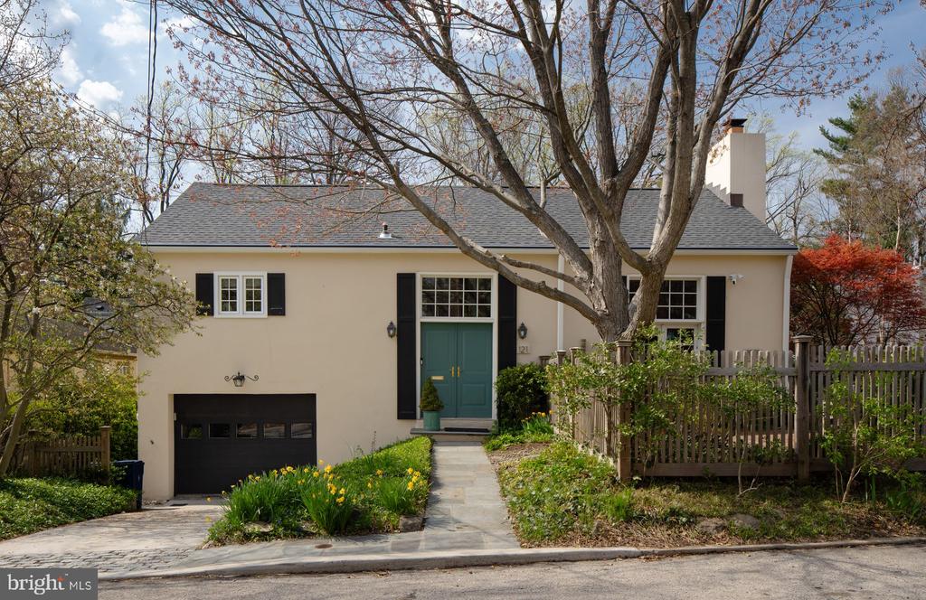 121 Hilltop Rd
