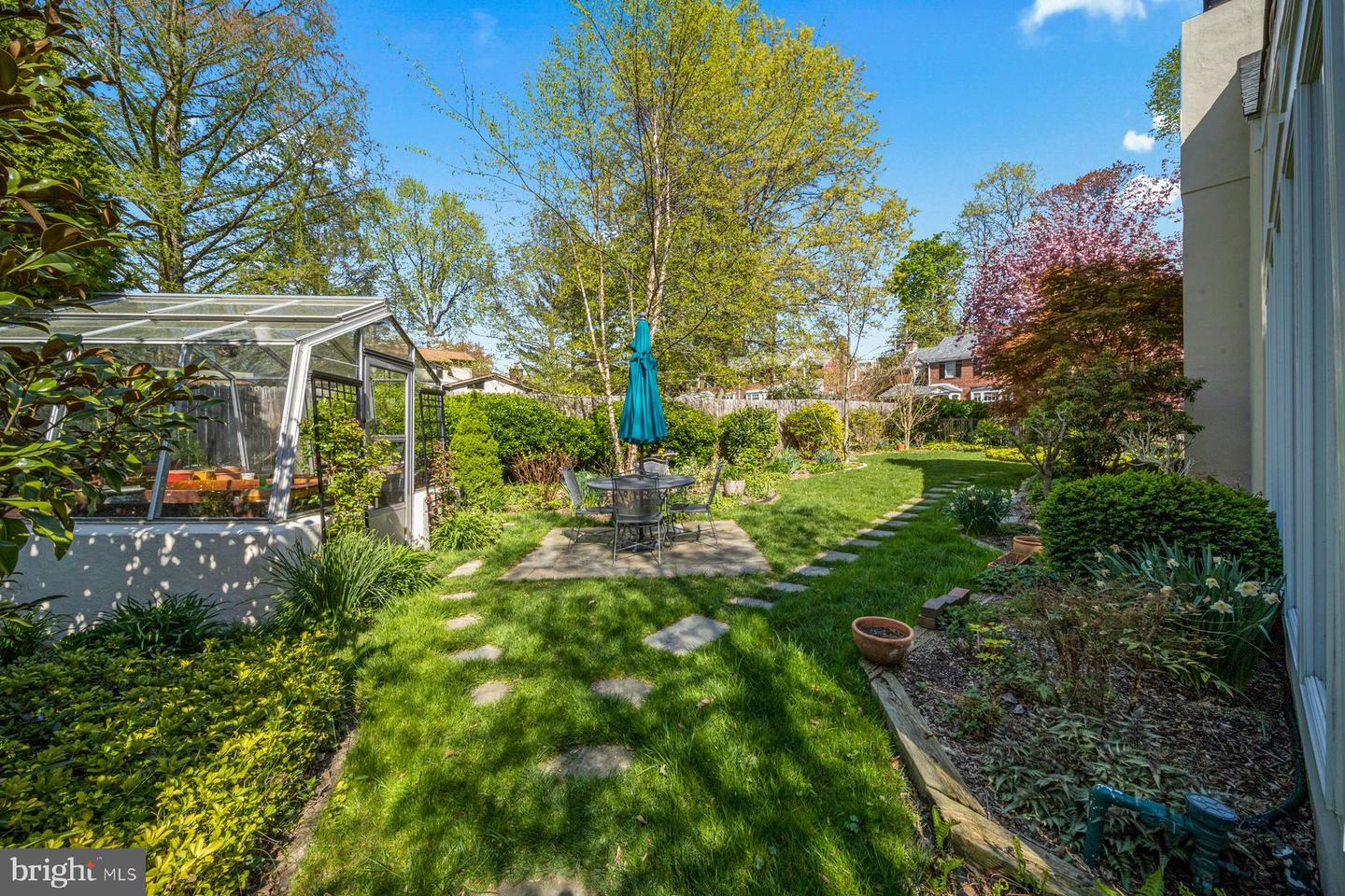 121 Hilltop Rd