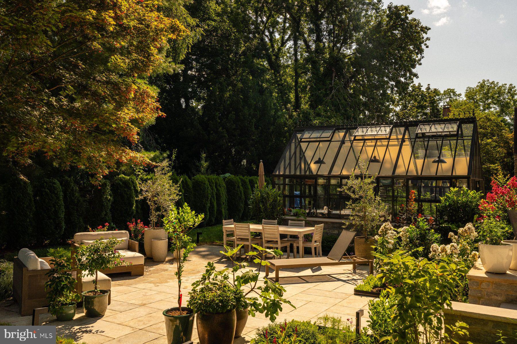 400 E. EVERGREEN AVENUE