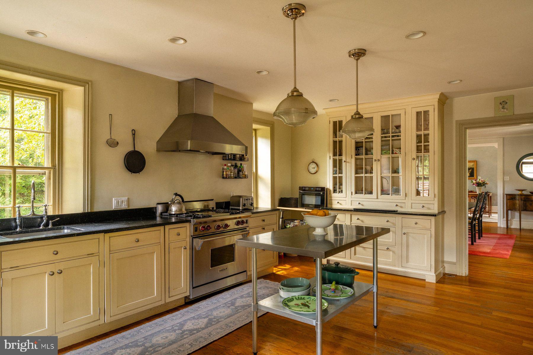 400 E. EVERGREEN AVENUE