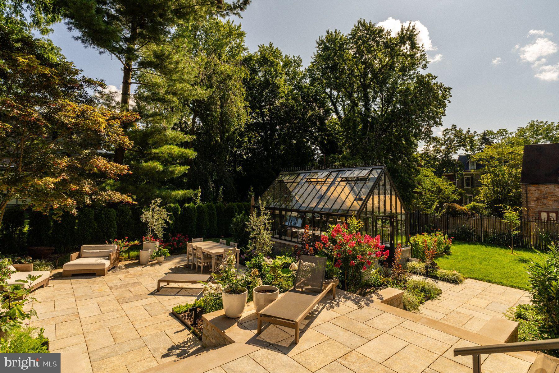 400 E. EVERGREEN AVENUE