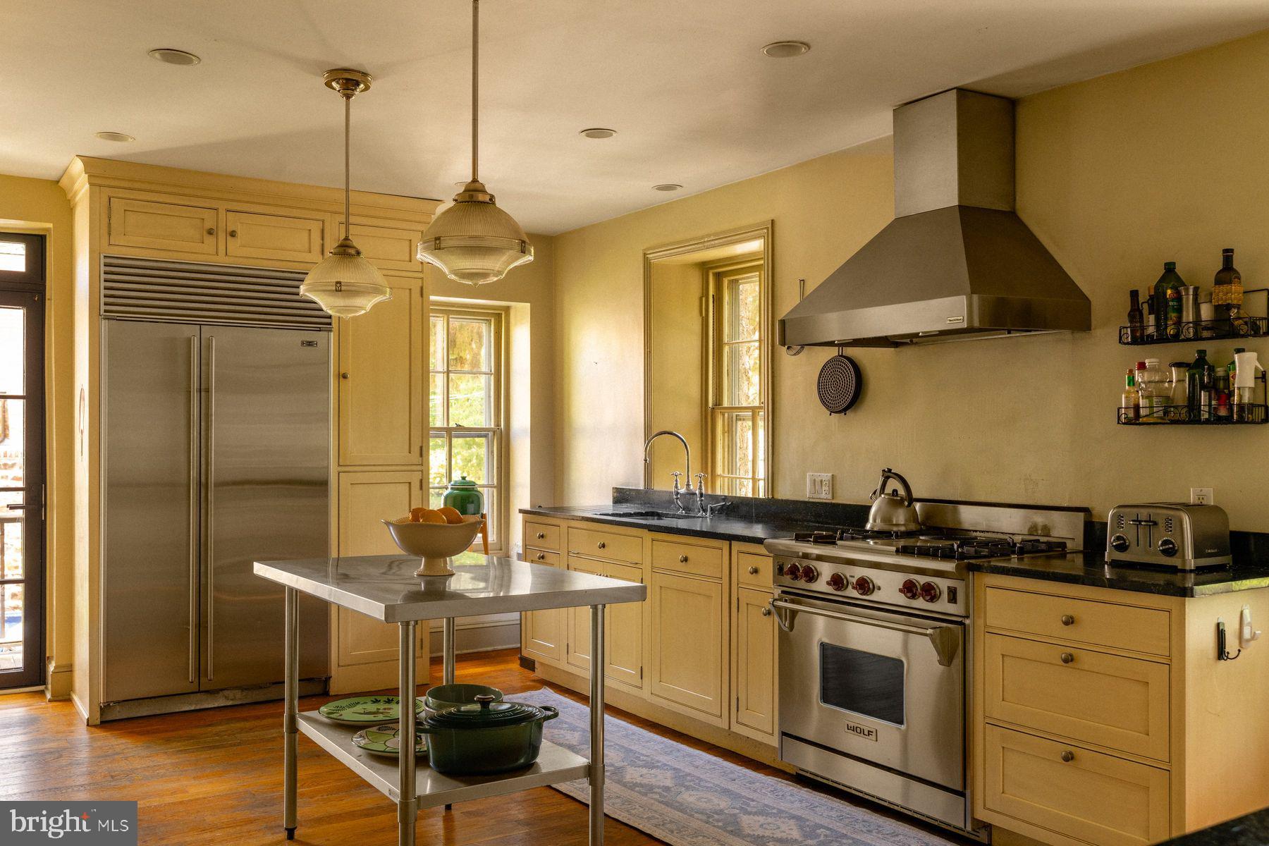 400 E. EVERGREEN AVENUE