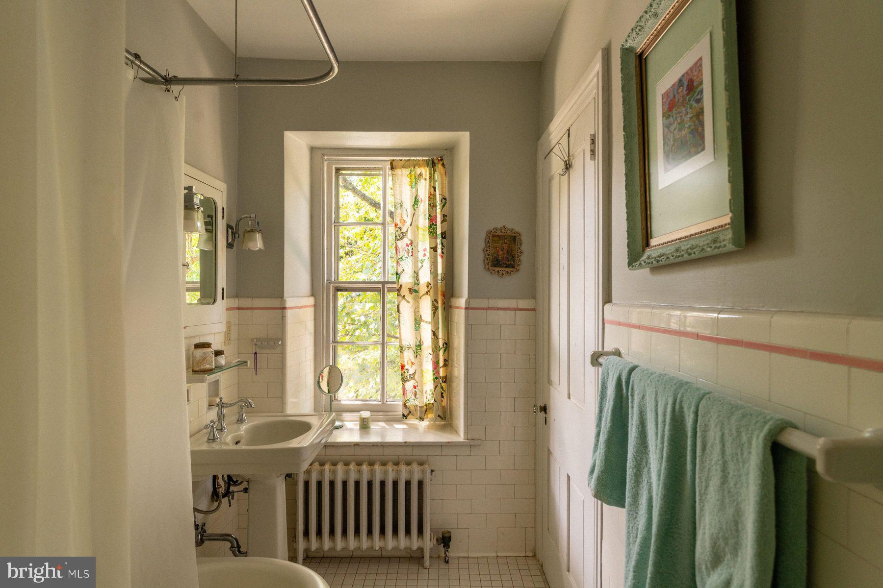 400 E. EVERGREEN AVENUE