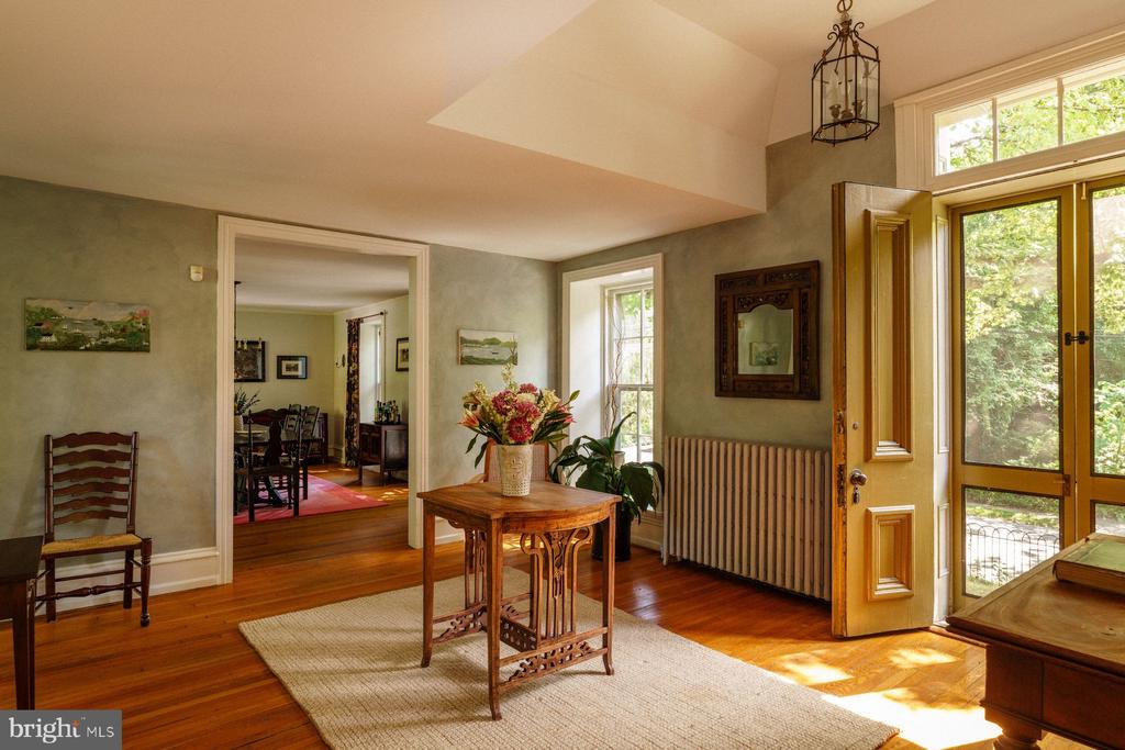400 E. EVERGREEN AVENUE