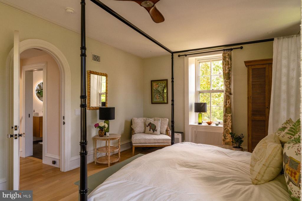 400 E. EVERGREEN AVENUE