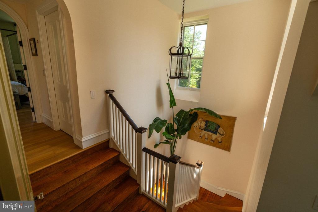 400 E. EVERGREEN AVENUE
