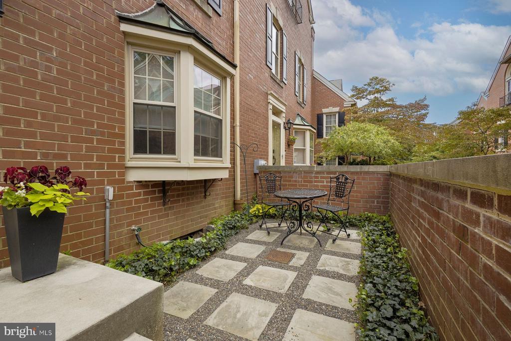 8708 PROSPECT AVENUE D14
