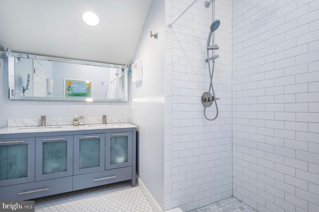 8708 PROSPECT AVENUE D14