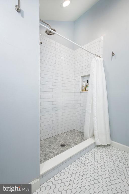 8708 PROSPECT AVENUE D14