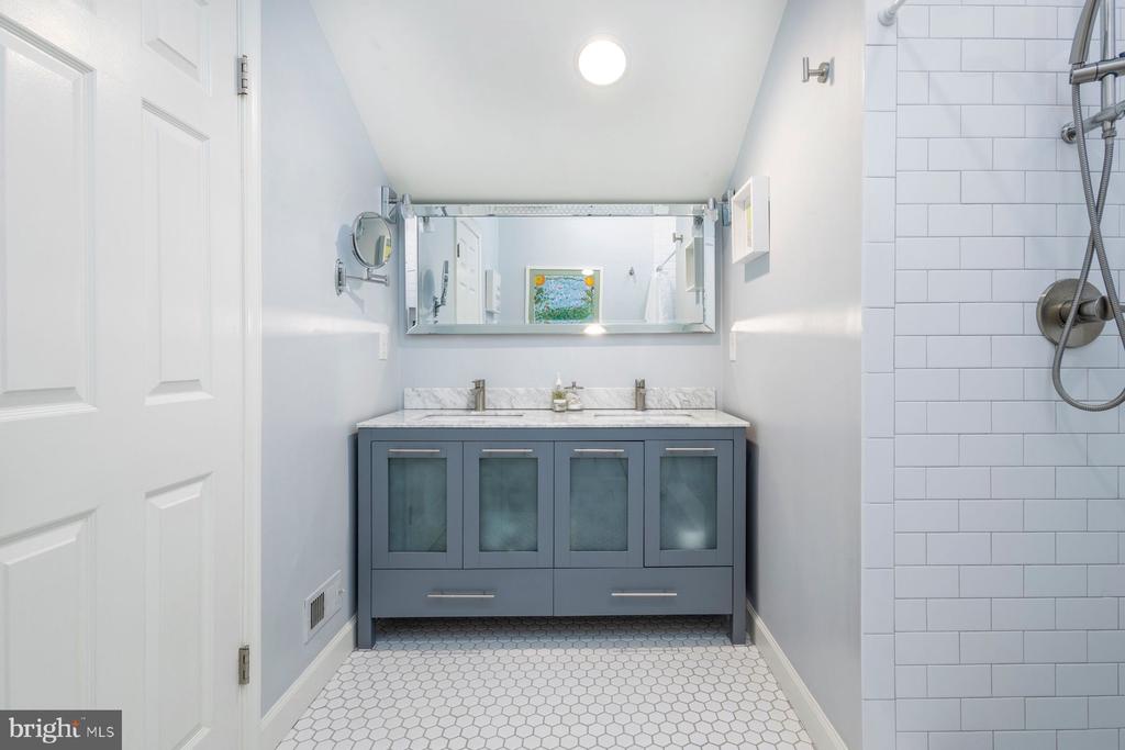 8708 PROSPECT AVENUE D14