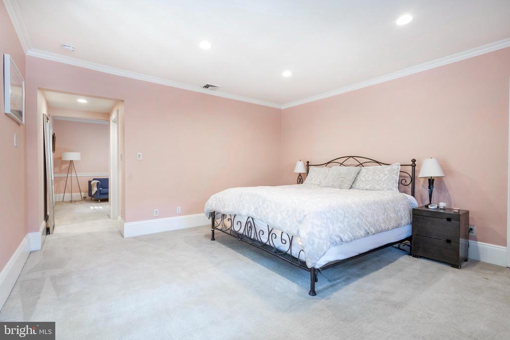109 W MORELAND AVENUE