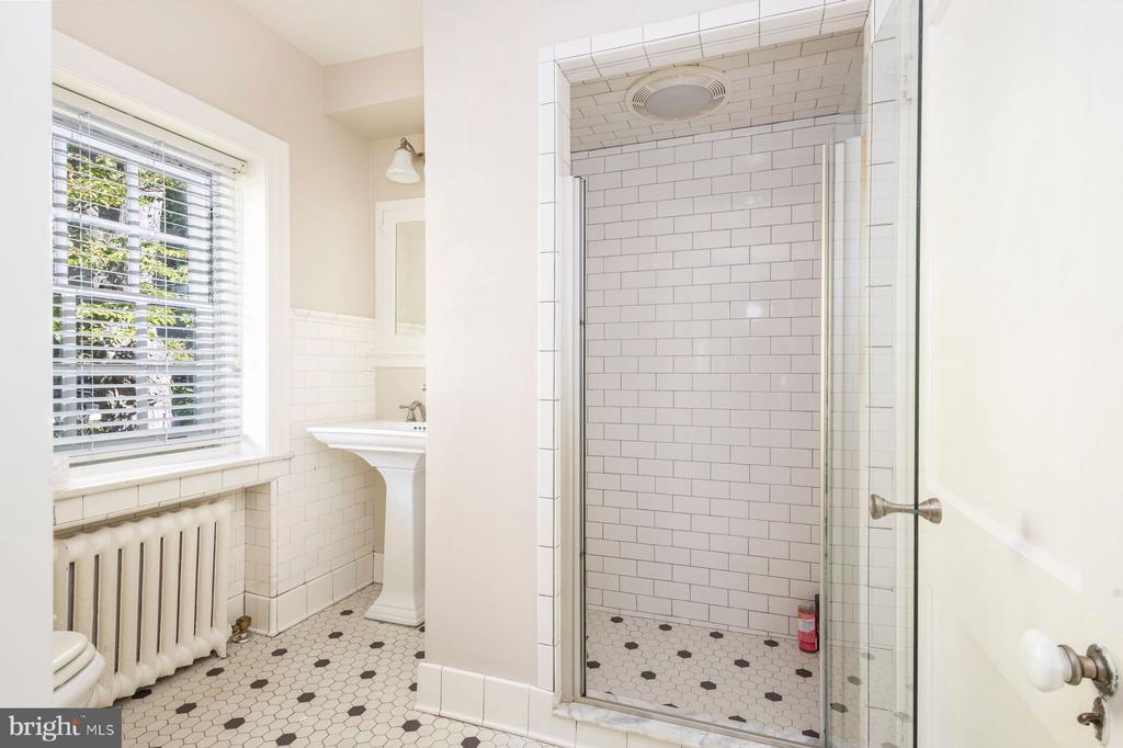 109 W MORELAND AVENUE