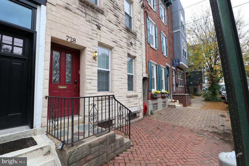 728 SHIRLEY STREET