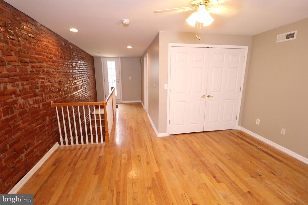 728 SHIRLEY STREET