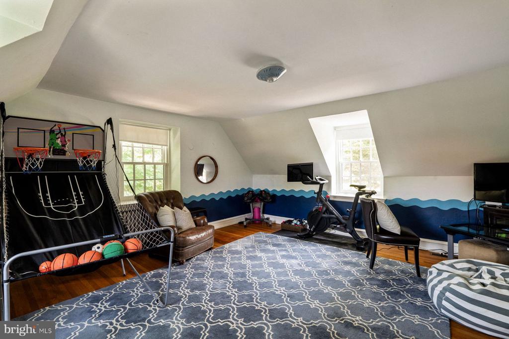 210 WHITEMARSH