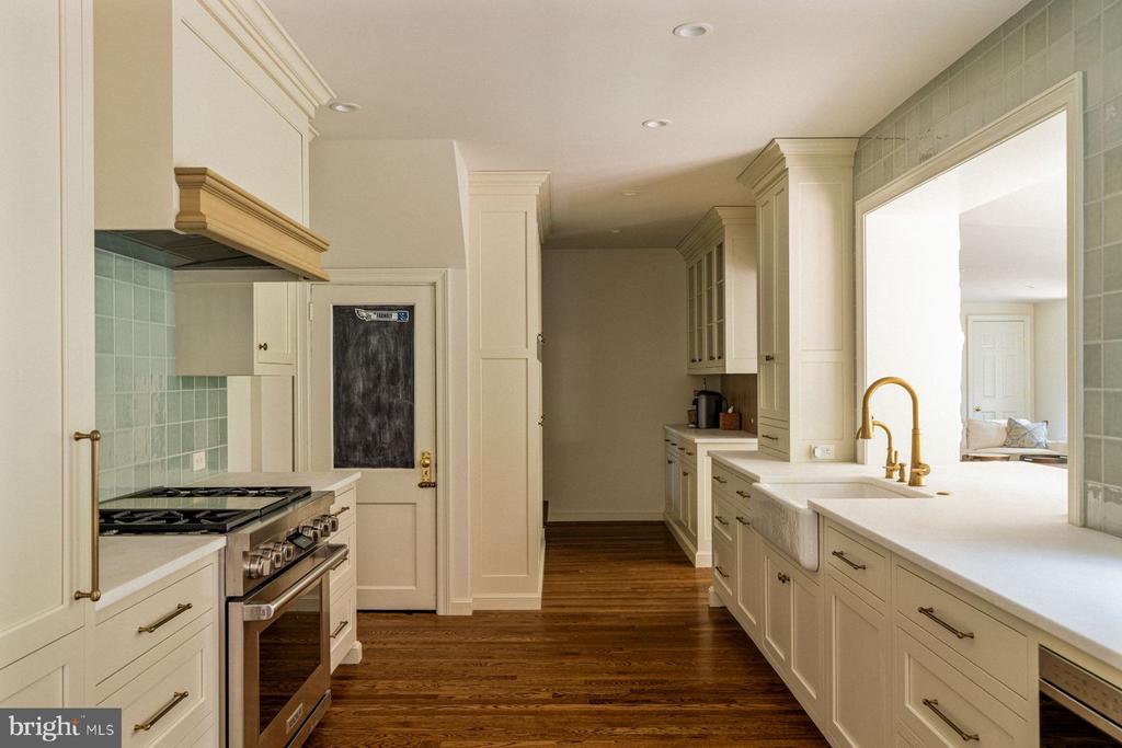 210 WHITEMARSH