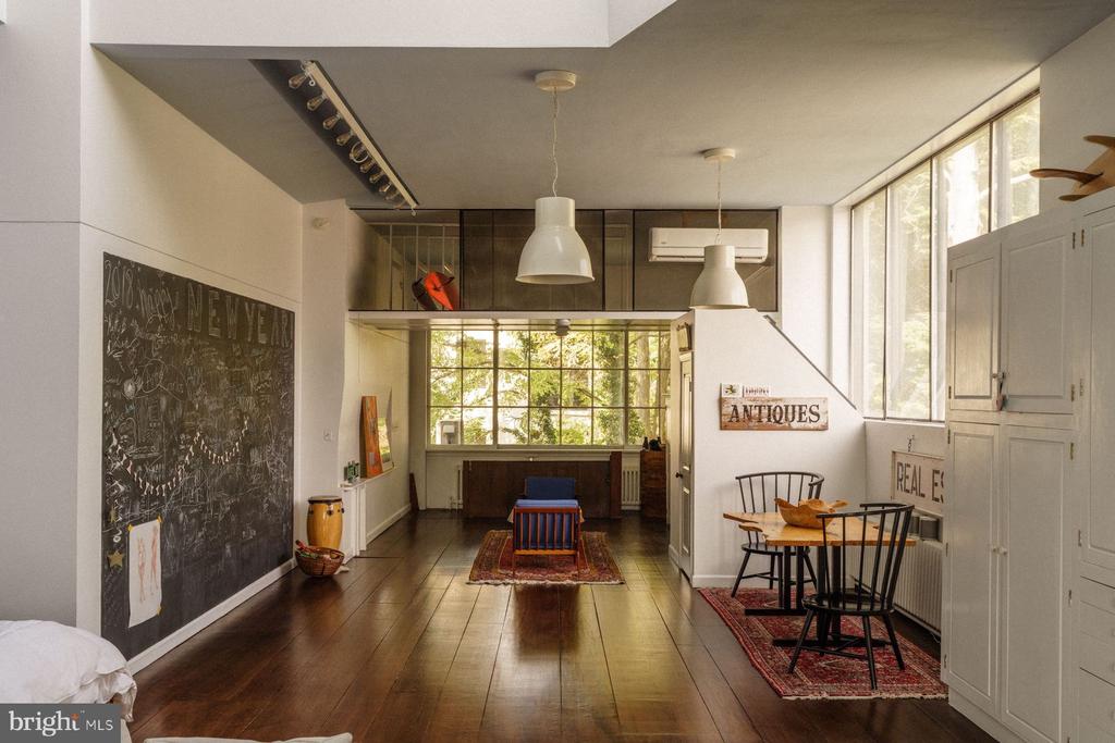 191 E EVERGREEN AVENUE