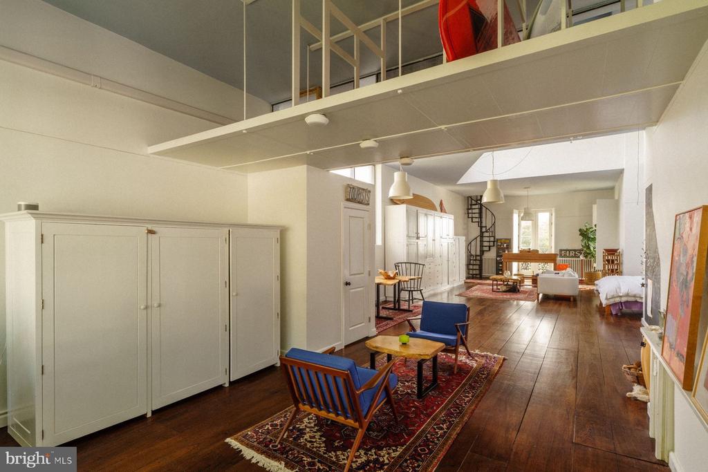 191 E EVERGREEN AVENUE