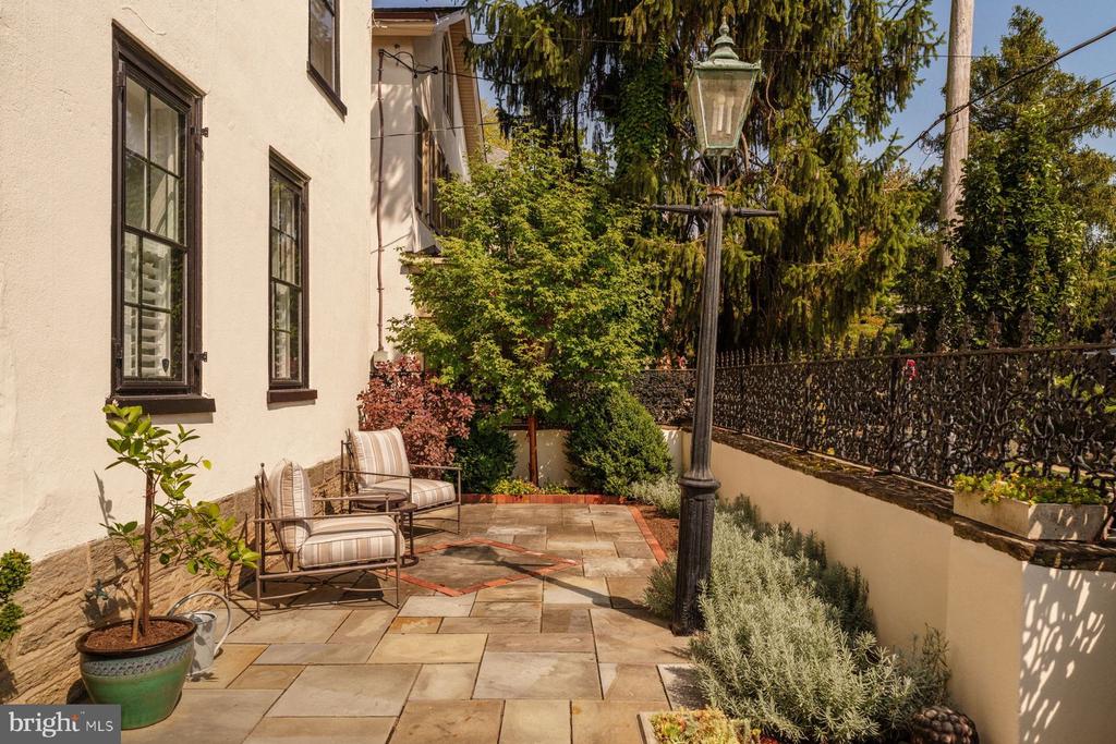 191 E EVERGREEN AVENUE