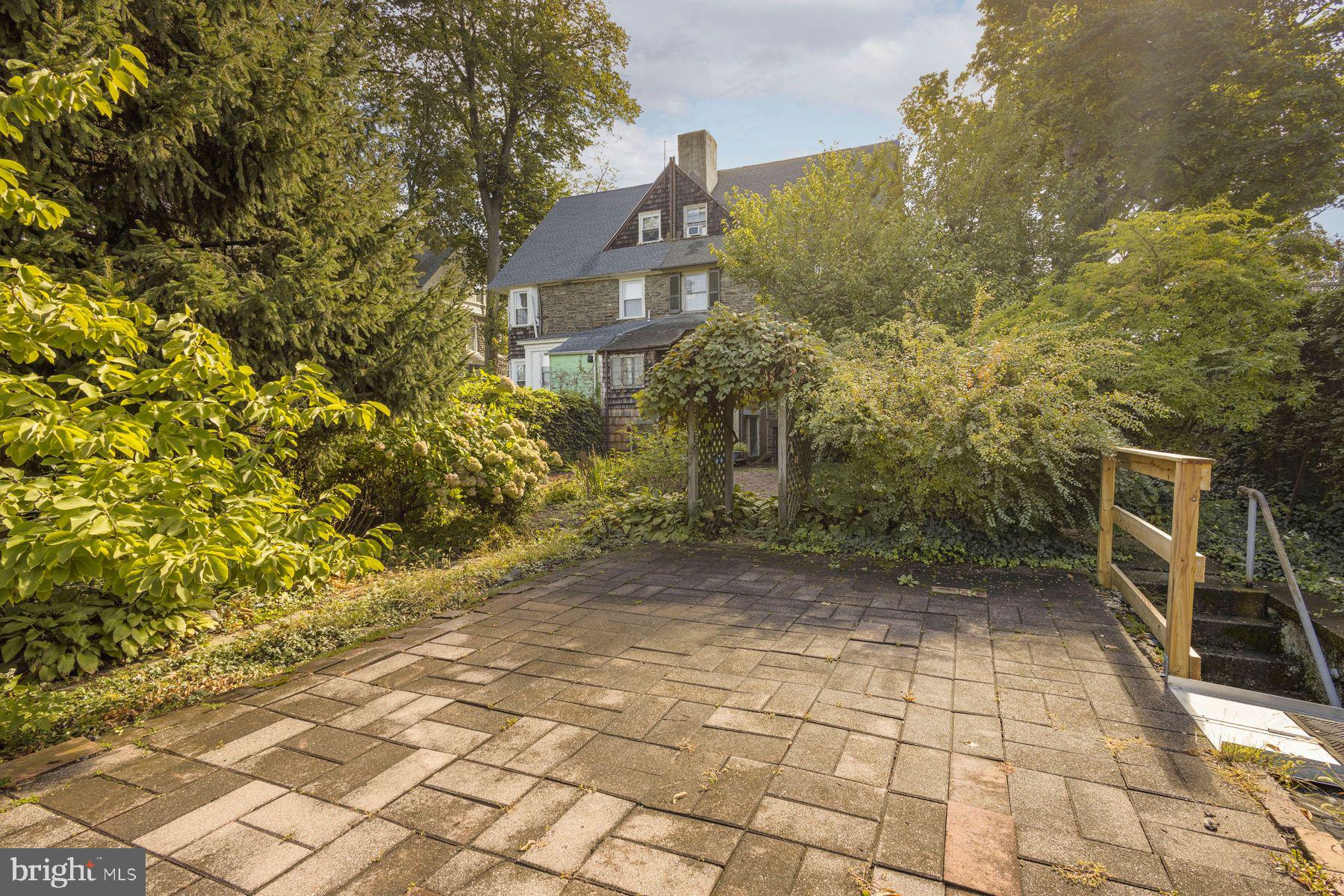 141 W UPSAL STREET
