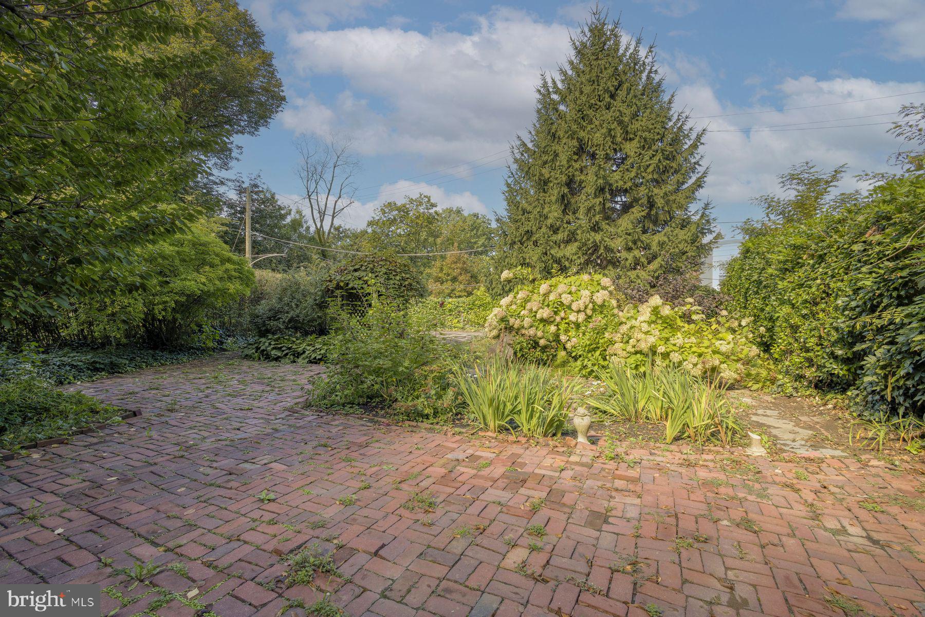 141 W UPSAL STREET