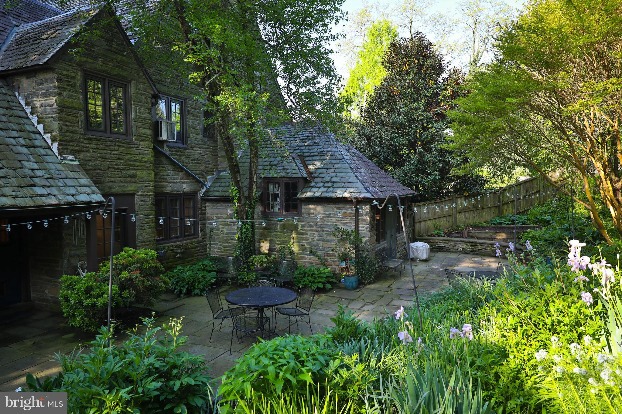 8401 SAINT MARTINS LANE