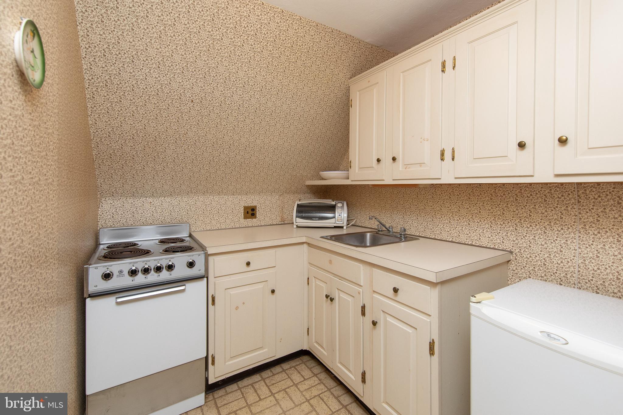 8401 SAINT MARTINS LANE