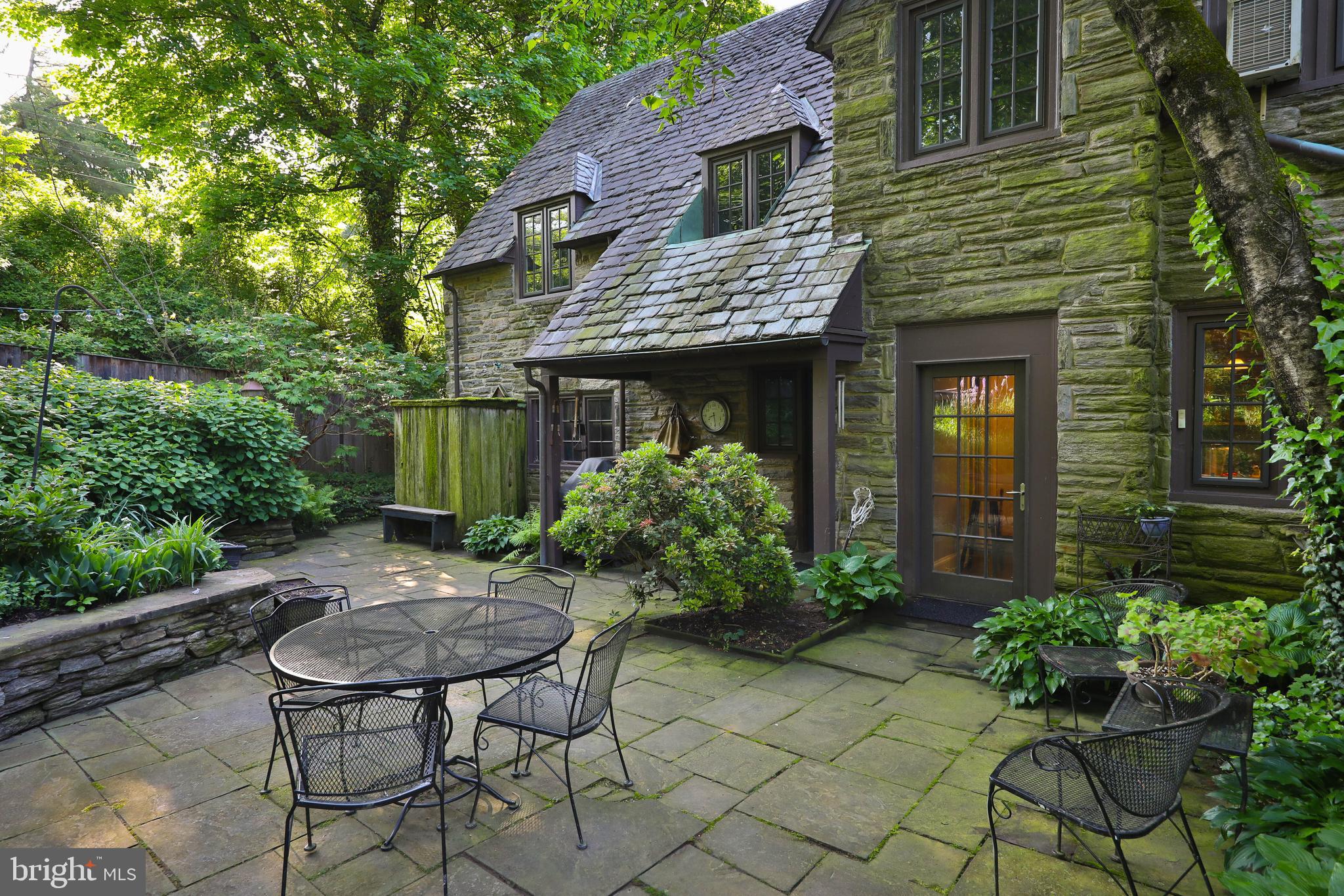 8401 SAINT MARTINS LANE