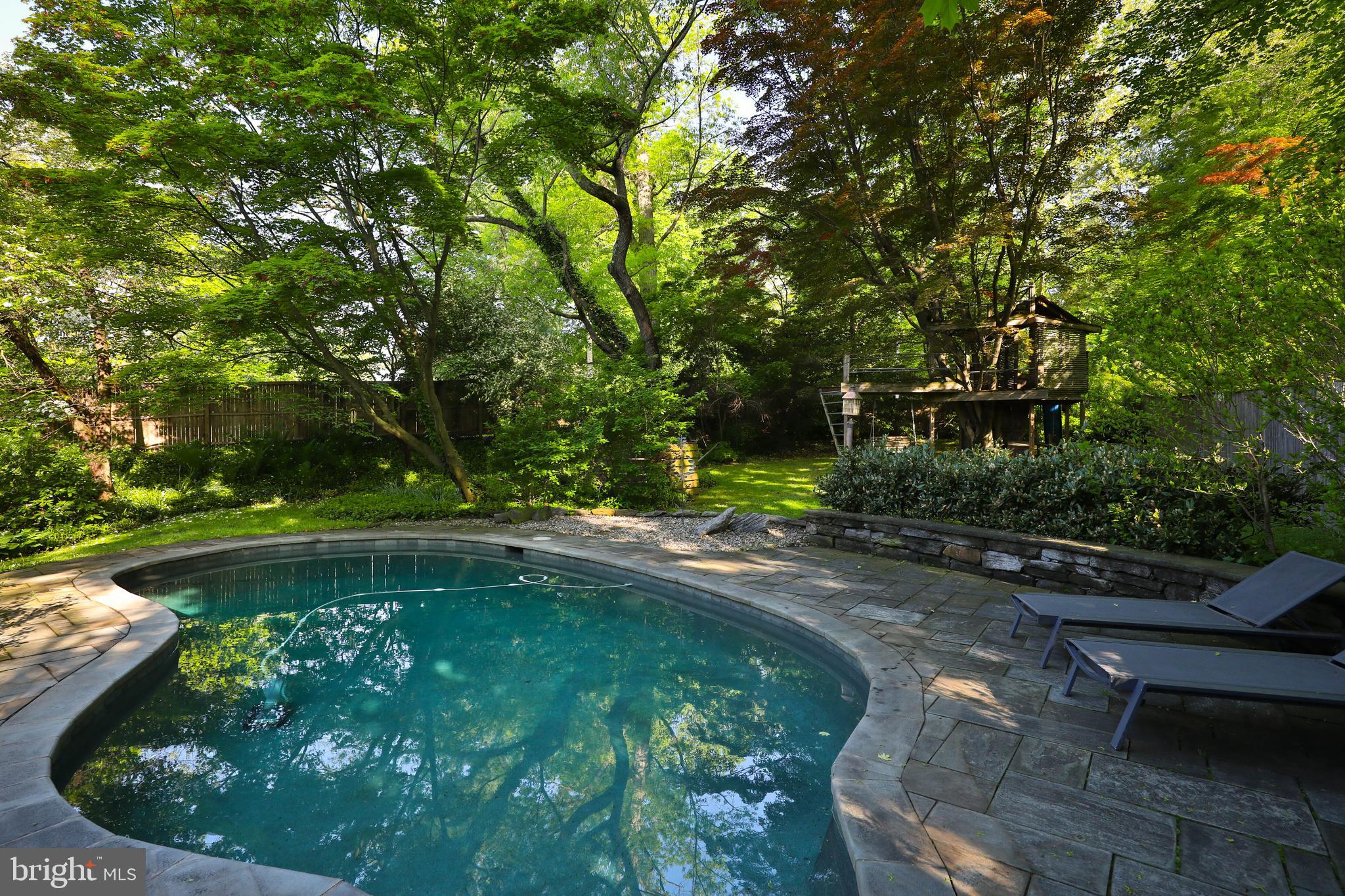 8401 SAINT MARTINS LANE