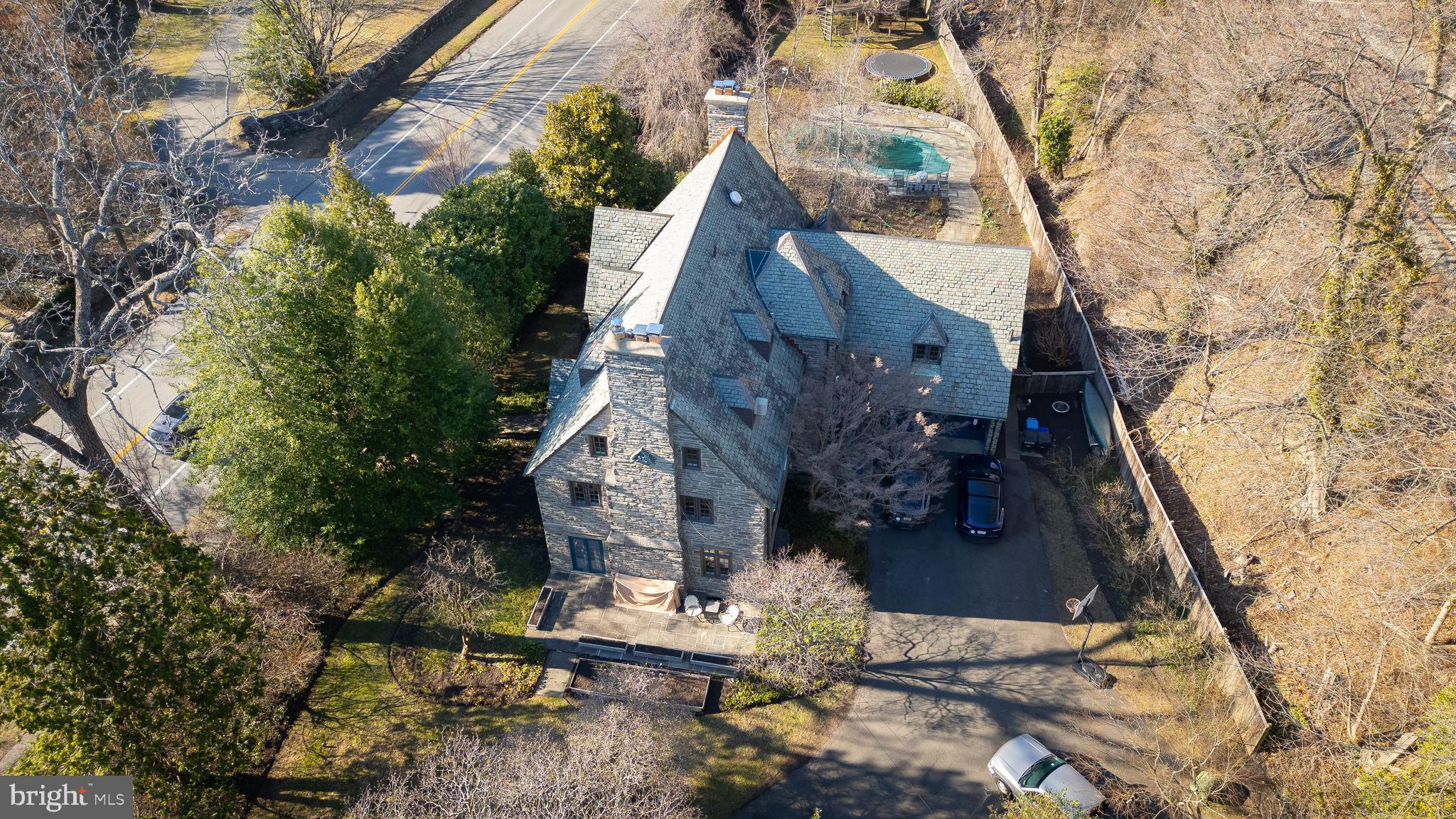 8401 SAINT MARTINS LANE