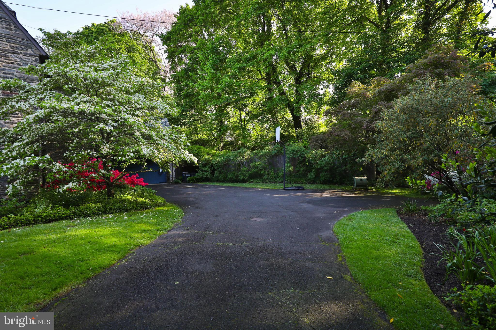 8401 SAINT MARTINS LANE