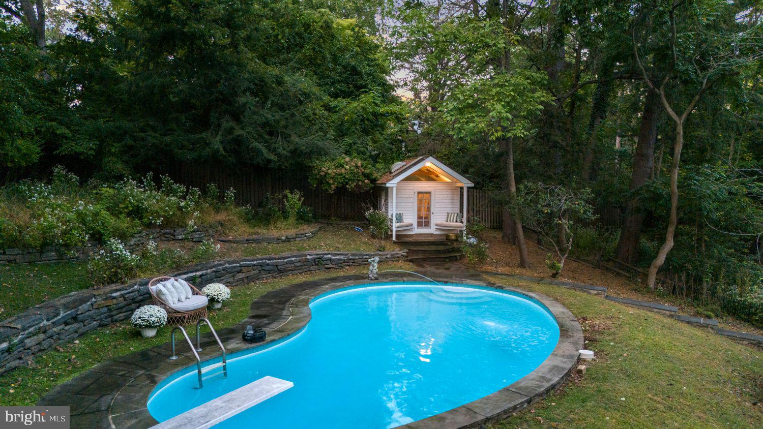 452 W CHESTNUT HILL AVENUE