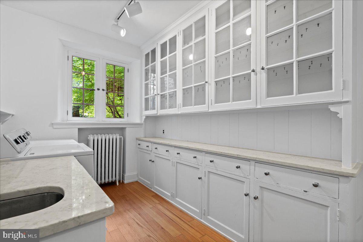 452 W CHESTNUT HILL AVENUE