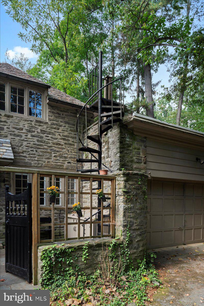 452 W CHESTNUT HILL AVENUE