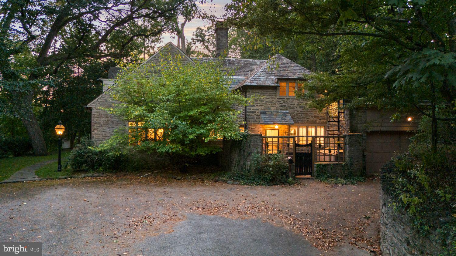 452 W CHESTNUT HILL AVENUE