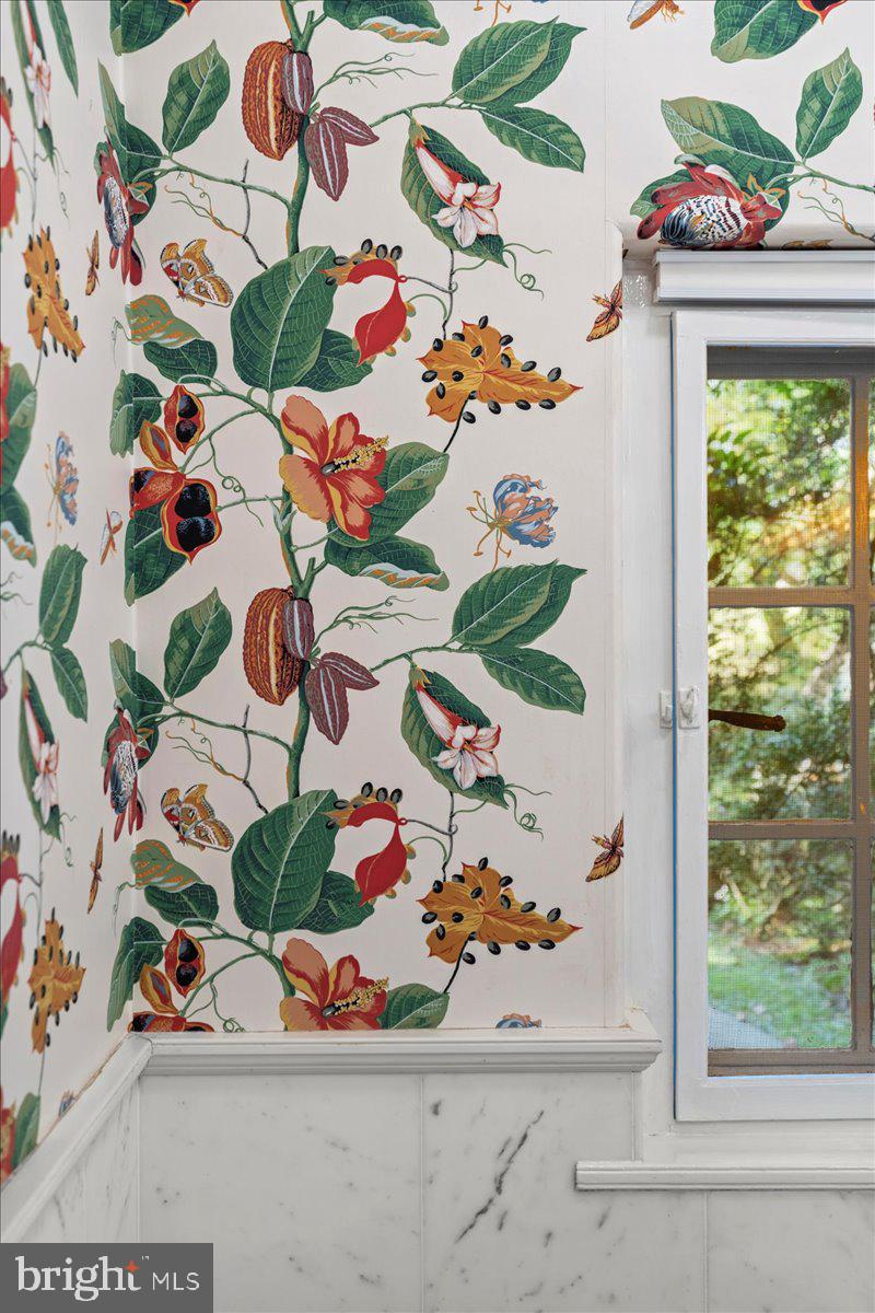 452 W CHESTNUT HILL AVENUE