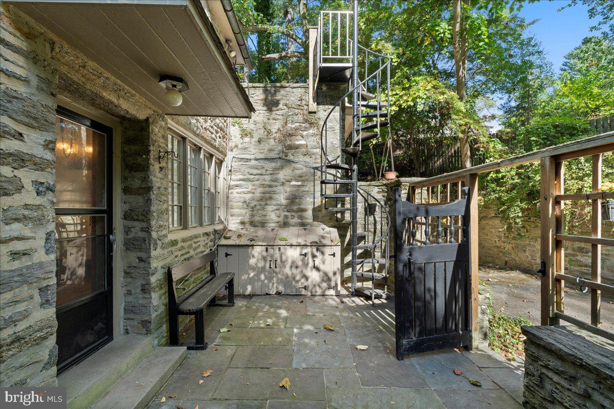 452 W CHESTNUT HILL AVENUE