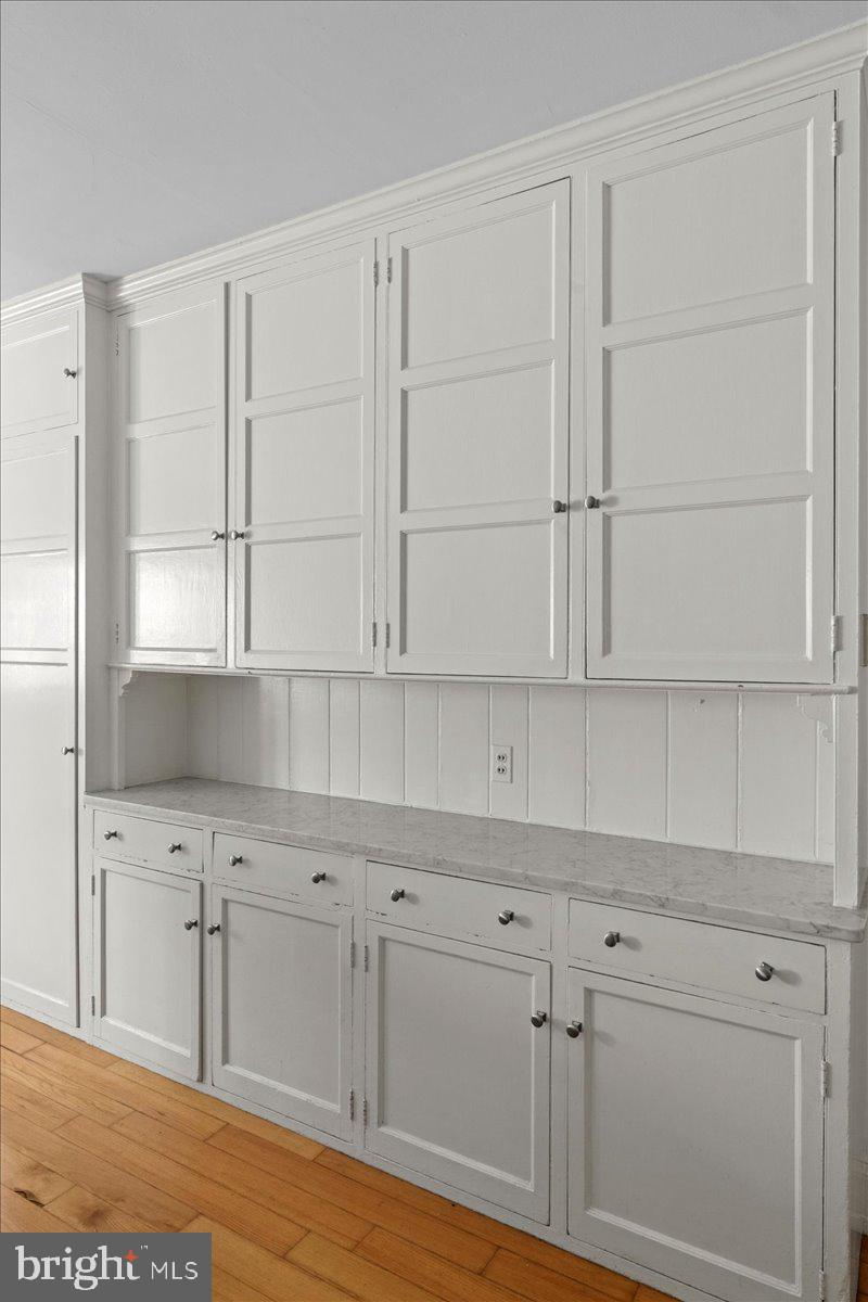 452 W CHESTNUT HILL AVENUE