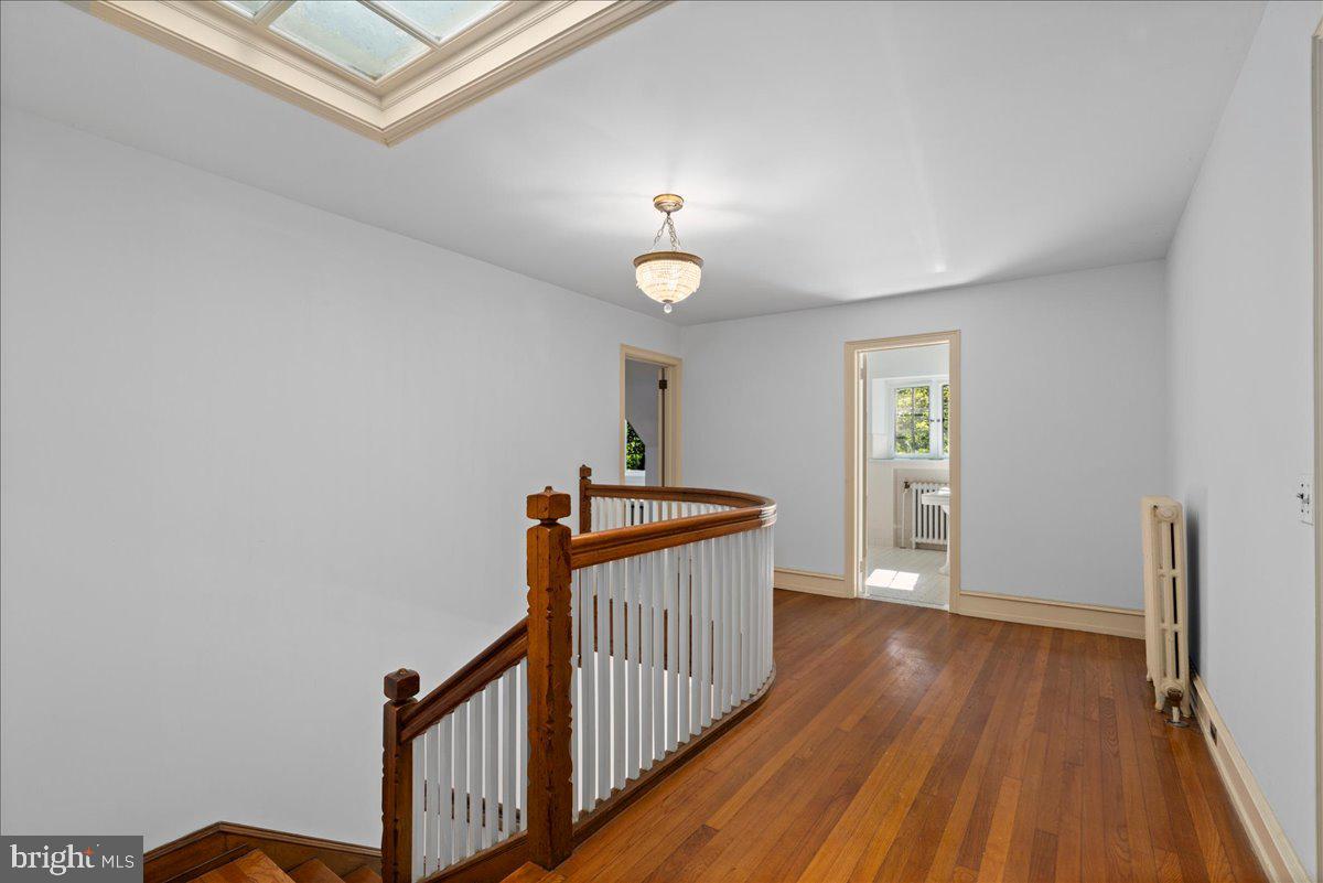 452 W CHESTNUT HILL AVENUE