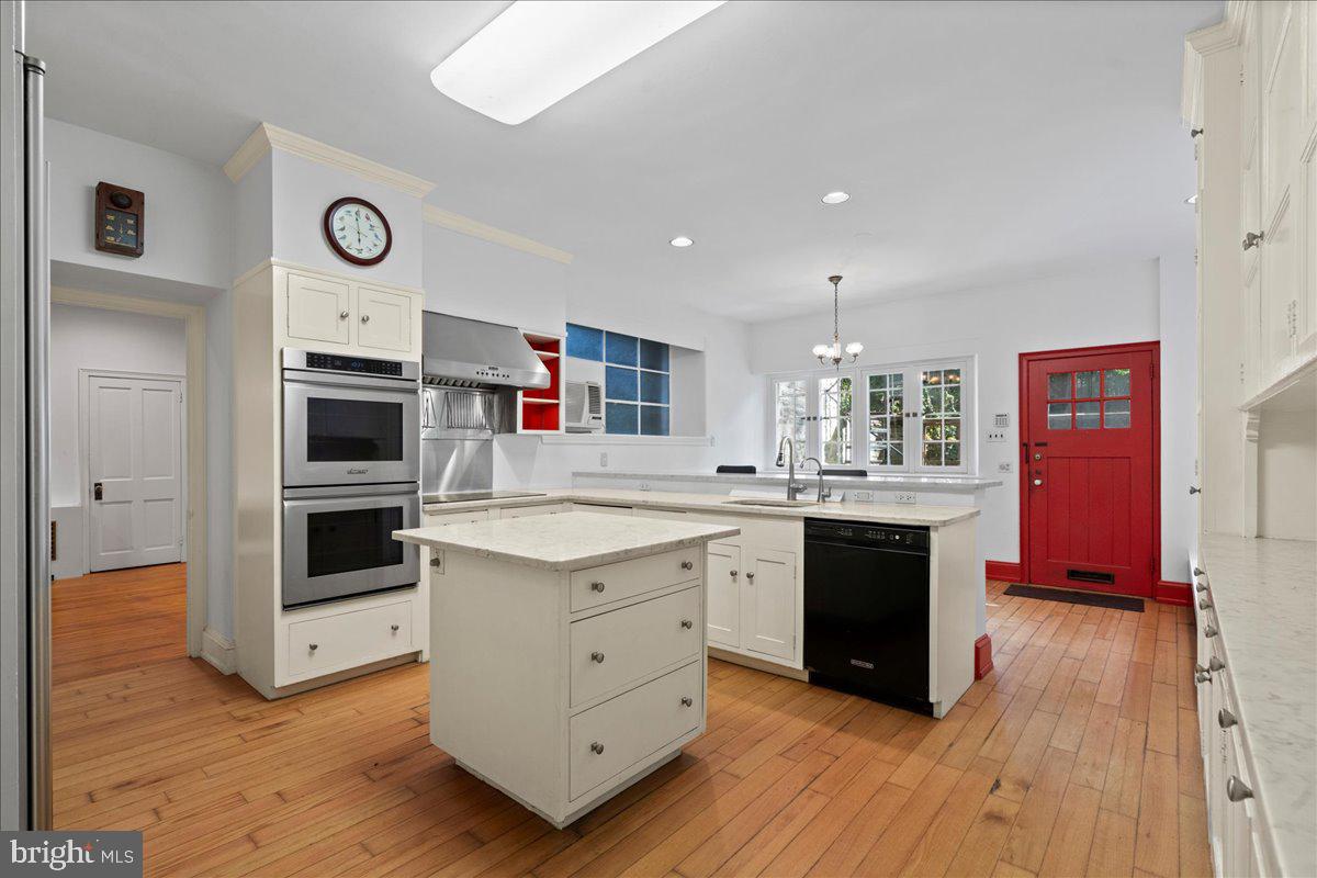 452 W CHESTNUT HILL AVENUE