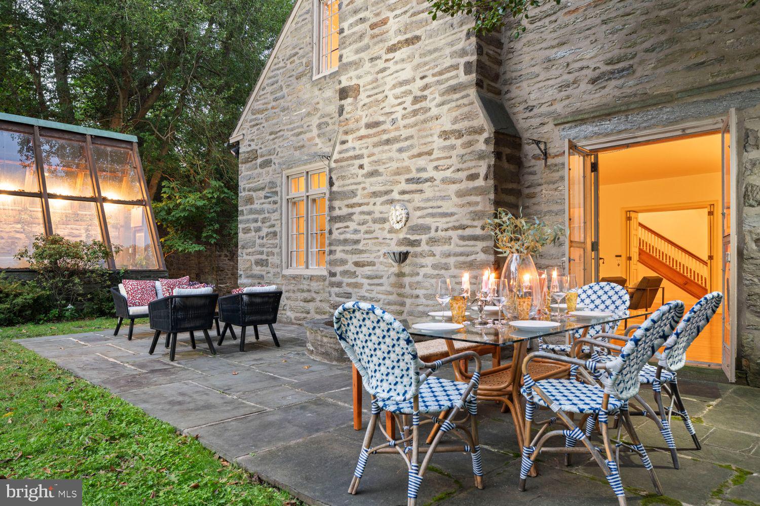 452 W CHESTNUT HILL AVENUE