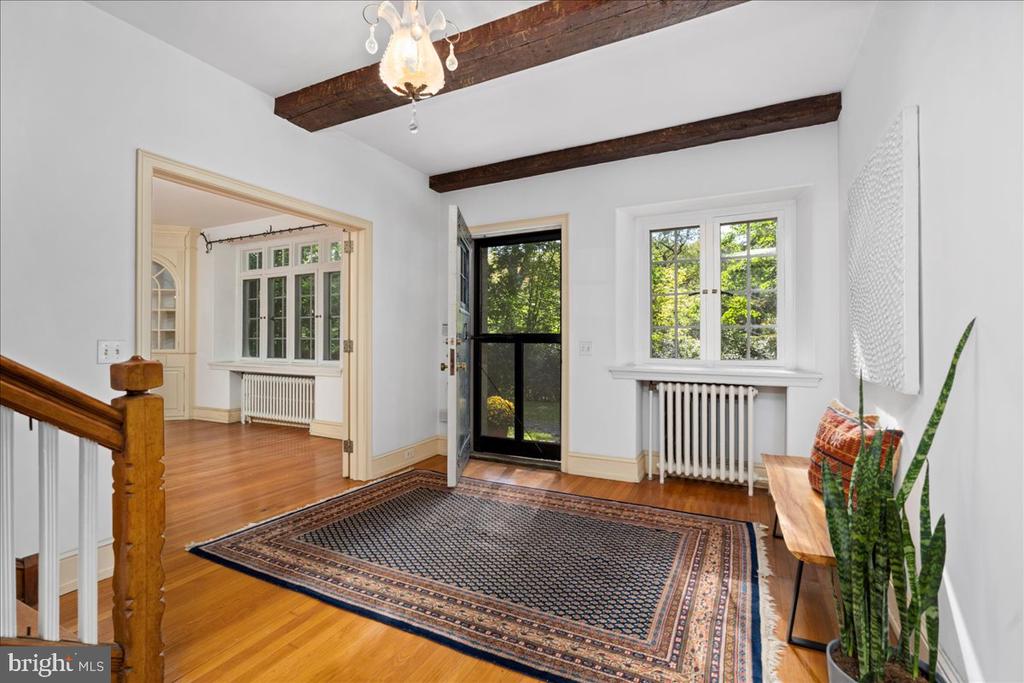 452 W CHESTNUT HILL AVENUE