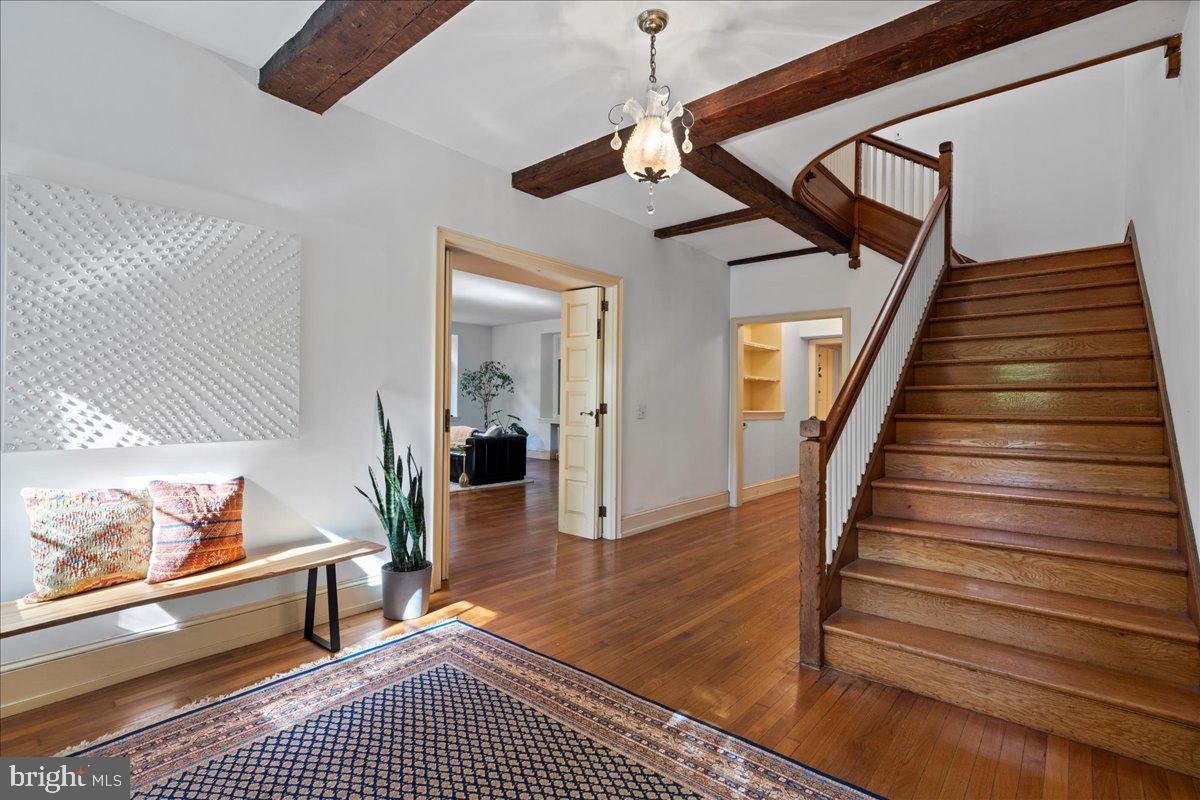 452 W CHESTNUT HILL AVENUE