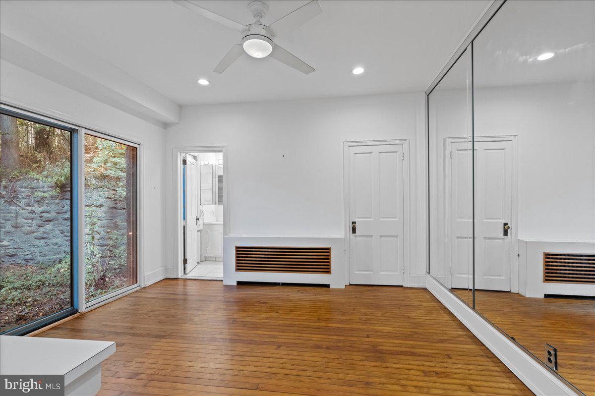 452 W CHESTNUT HILL AVENUE